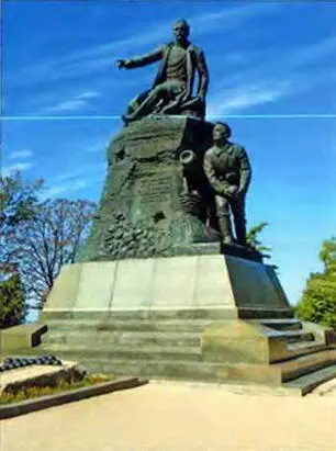 Памятник адмиралу В А Корнилоау на Малаховом кургане Внизу - фото 103