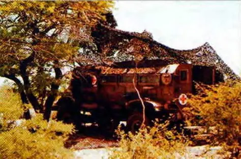 Санитарный вариант БТР Касспир армии ЮАР в Анголе Боевики УНИТА на - фото 45