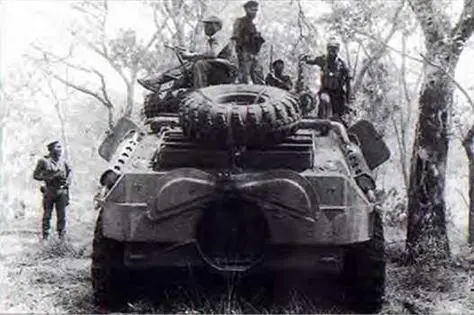 Боевики УНИТА на захваченном БТР60 1987 г К лету 1975 г ФНЛА и УНИТА - фото 46