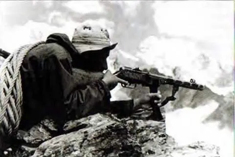 Горный стрелок с ППШ модификации 1942 г с коробчатым магазином Видно - фото 86