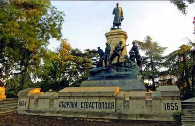 Памятник генералу ЭИ Тотлебену на Историческом бульваре Малахов курган - фото 93
