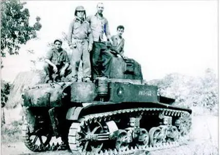Один из первых двух захваченных повстанцами Кастро танков M3А1 Июльавгуст - фото 60