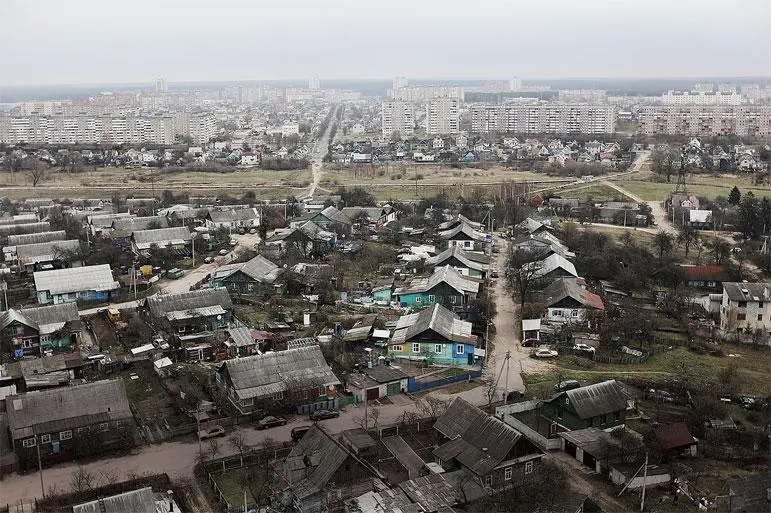 Вид на Минск Фото Каси Сыромолот Стадион ныне заброшенной школы Рома в ней - фото 114