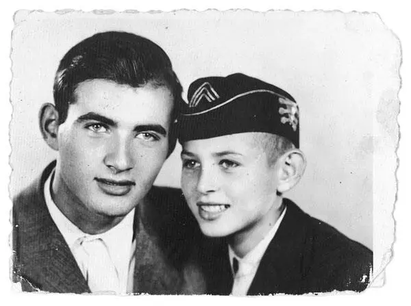 Тибор и Имре примерно ранние 1940е Семья Ирэн Рубин Труп что какимто чудом - фото 2