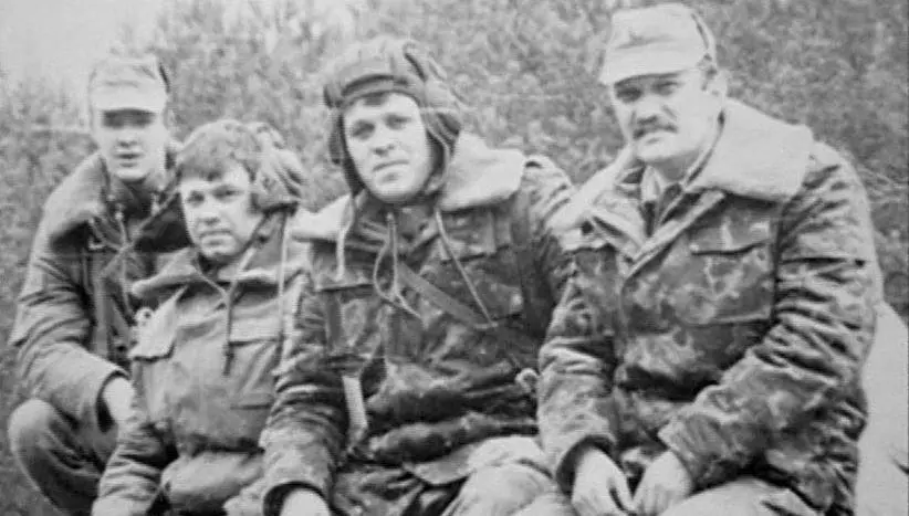 Майор Олег Дедегкаев крайний справа 1994 год Майор Дедегкаев как - фото 5