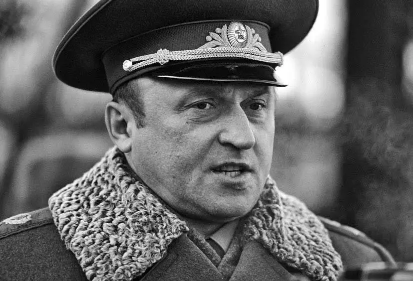 Павел Грачев министр обороны РФ с 1992 по 1996 г Пока российские военные с - фото 11