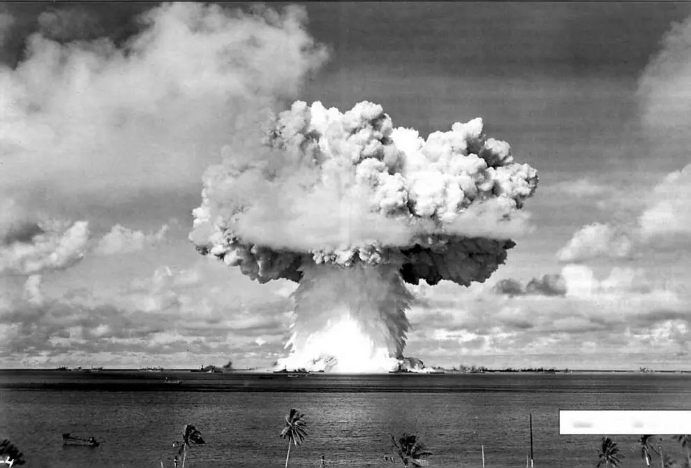 Испытания атомных бомб на атолле Бикини в 1946 г Предпосылки Вторая Мировая - фото 105