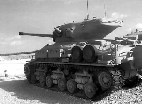 М51 в музее танковых войск в Латруне Хорошо заметны черты позднейшей - фото 4