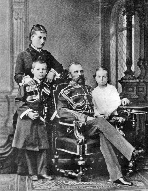 Александр с Екатериной и их детьми 1870 гг А еще она умела слушать Княжна - фото 69