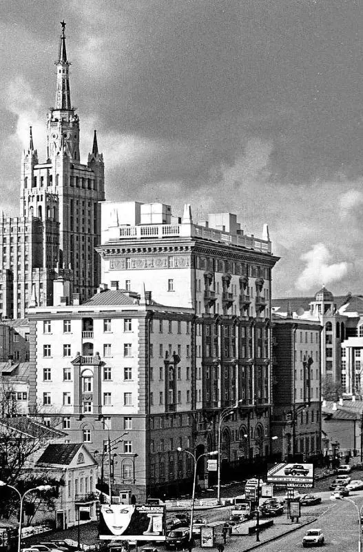 В этом здании размещалось посольство США в Москве в годы контактов с - фото 7