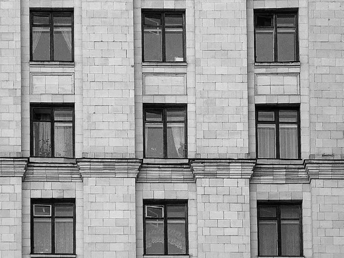 Чтобы сообщить о своей готовности встретиться Толкачев подавал условный сигнал - фото 31