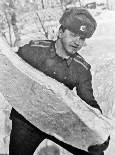 Сам Алексей Анисимов Пока еще курсант Скоро станет сержантом Пин мой - фото 47