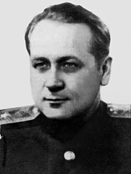 Георгий Валентинович Утехин Также имелись политотдел состоящий из начальника - фото 18