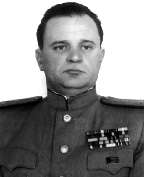 Петр Иванович Ивашутин Все начальники фронтовых управлений СМЕРШ оставались - фото 19