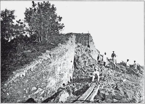 Рис 72 Раскопки С И Сергеева гнездовских курганов Взято из 11 с 51 - фото 72