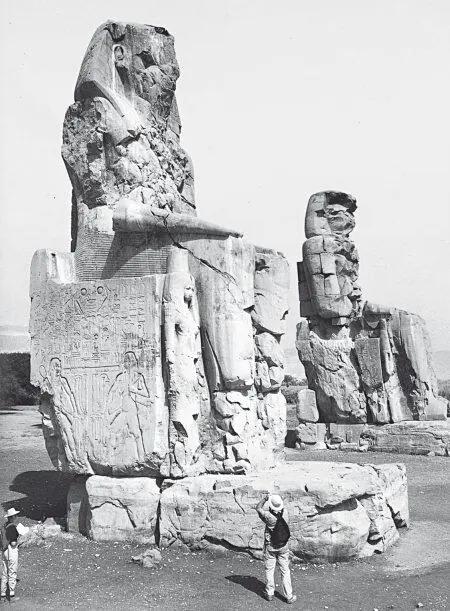 Рис 105 Колоссы Мемнона Современная фотография Взято из 15 с 137 2 - фото 105
