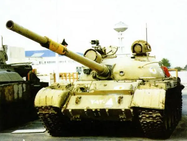 Иракский танк Т62 захваченный английскими войсками в ходе операции Буря в - фото 115