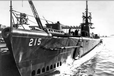 Подводная лодка Гроулер вскоре после вступления в строй Командир KXVI - фото 89