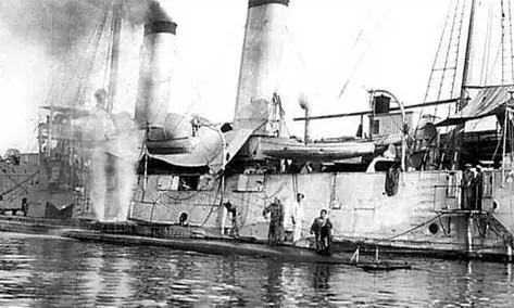 Пантер с подводной лодкой U4 в Которской бухте 1915 г Леопард также - фото 92