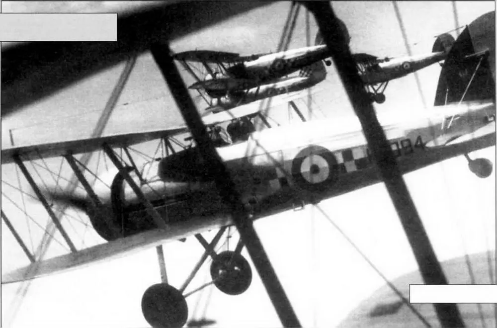 Атакует звено Гонтлетов Mk I 19й эскадрильи В 1917 г в Глочестере - фото 44