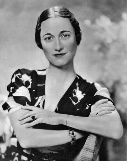 Уоллес Симпсон 1936 г Вскоре после коронации младшего брата бывшего Эдуарда - фото 33