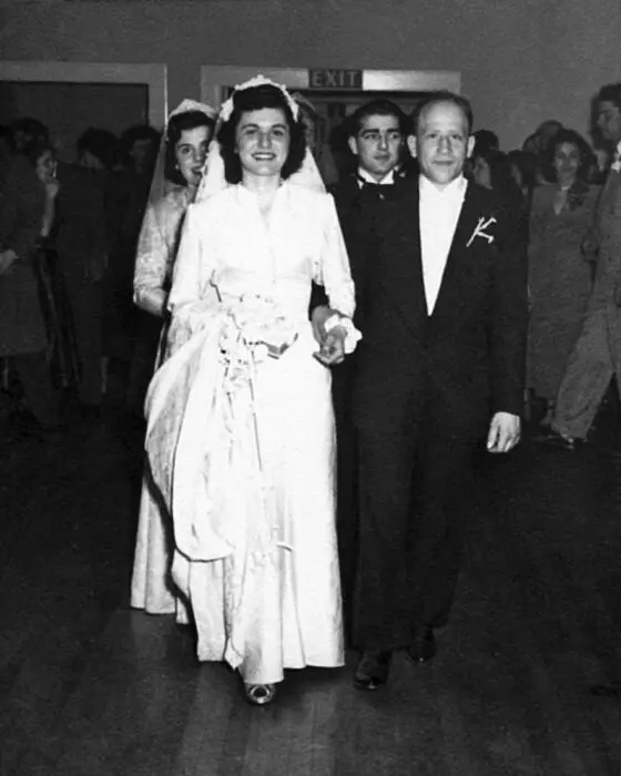 Моя мама Мария и отец Нунци в день бракосочетания февраль 1949 года Бабушка - фото 1