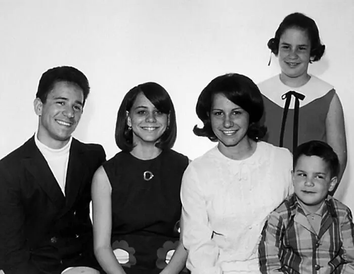 Дети семейства Карино в середине 60х слева направо Фрэнк я Аннет Нэнси - фото 3