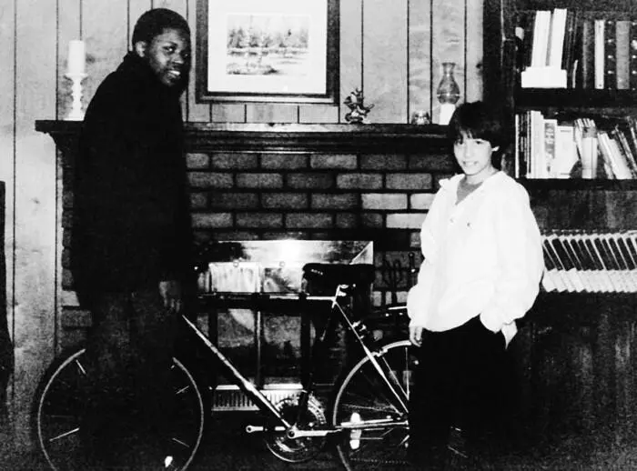 Морис и мой племянник Дерек 1989 Я подарила ему велосипед с 10 скоростями - фото 16