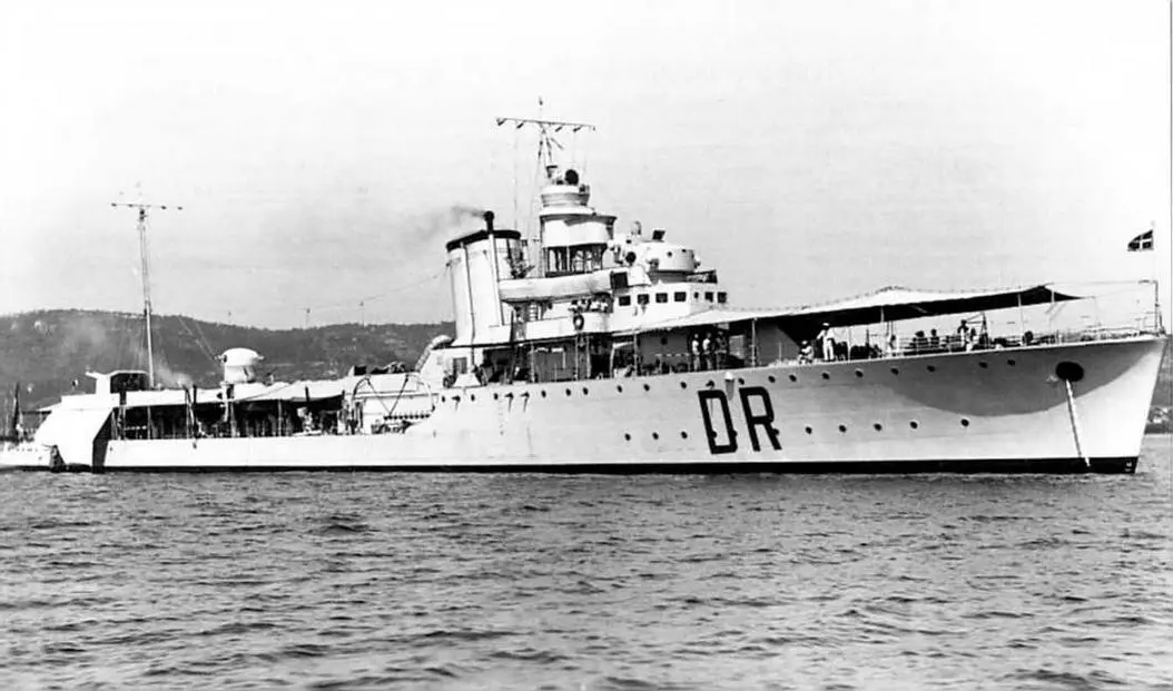 Эскадренный миноносец Дардо 6 августа 1933 г Командиры кораблей на - фото 71