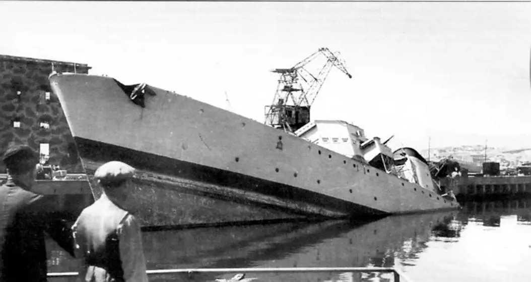 ТА31 бывший Дардо затопленный немцами в гавани Генуи 1945 г Фреччиа - фото 73