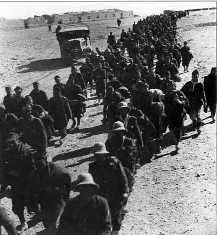Итальянские военнопленные захваченные у СидиБарани Солдаты 4й Индийской - фото 19