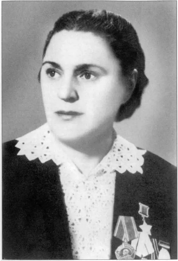Елена Григорьевна Мазаник Герой Советского Союза Вильгельм Кубэ Публичная - фото 26