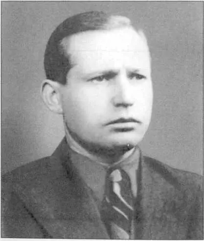 Военный разведчик Сергеев Лев Александрович Морис 1940 г И В Сталин - фото 51