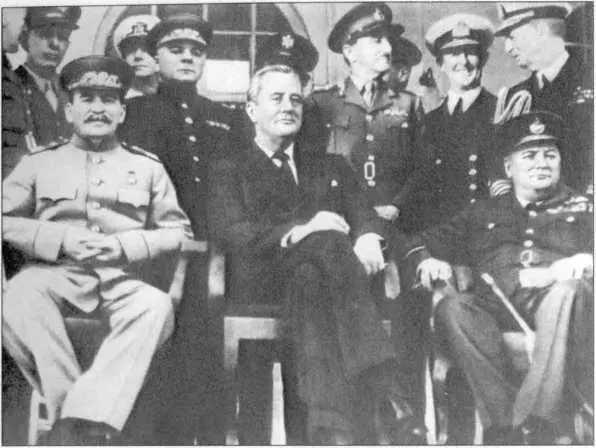 И В Сталин Ф Д Рузвельт У Черчилль на конференции в Тегеране 1943 г - фото 53