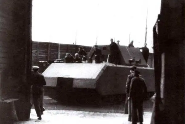 Танк возвращается в сборочный цех Фердинанд Порше 1942 год 1 августа на - фото 15
