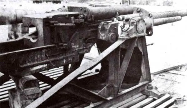 Спаренная установка 128 и 75мм пушек во время испытаний на полигоне Танк - фото 48
