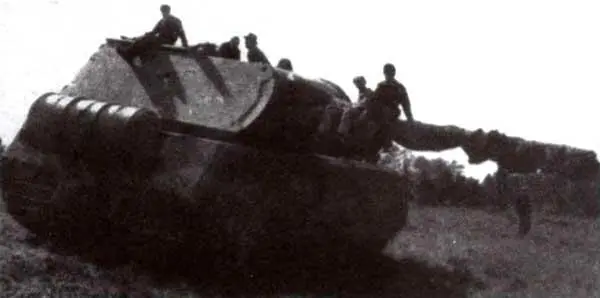 На начальном этапе испытаний в Бёблингене Маус 2052 был окрашен в - фото 56