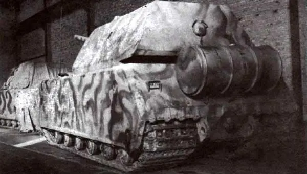 Оба опытных образца на хранении в Куммерсдорфе 1945 год V По трансмиссии - фото 76