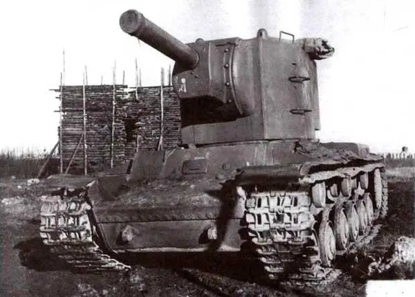 Советское чудооружие 1941 года тяжелый КВ2 вооруженный 152мм гаубицей - фото 141