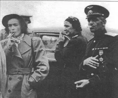 АРПерминов после награждения медалью Легиона заслуженных Слева Кэти - фото 103