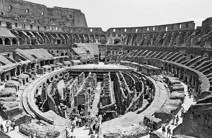 Рис 3 Арена Колизея Фотография 2007 года В нашей книге Ватикан мы - фото 3