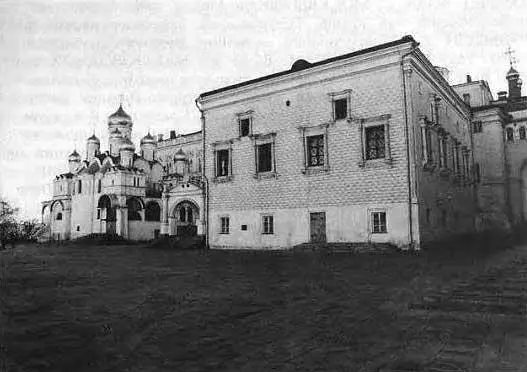 Рис 462 Соборная площадь Московского Кремля Благовещенский собор и - фото 159