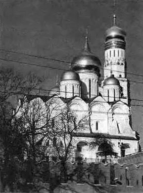 Рис 476 Архангельский Собор Московского Кремля Вид с юга изза кремлёвской - фото 173