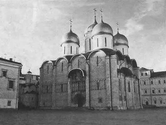 Рис 63 Успенский собор Кремля Вид от колокольни Ивана Великого Фотография - фото 236