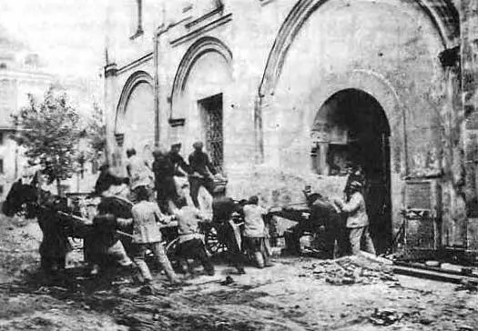 Рис 629 Вынос в 1929 году из Вознесенского монастыря гробницы царицы Натальи - фото 262