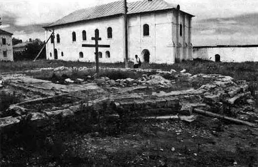Рис 646 Лужецкий монастырь в Можайске Раскрытое в 1999 году основание - фото 279