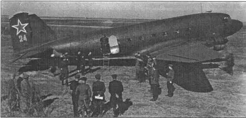 На полтавскую авиабазу прибыл ее командир генералмайор Перминов Апрель 1944 - фото 69
