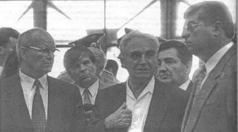 Во время встречи в АНТК им ОКАнтонова Справа Премьерминистр Украины - фото 87