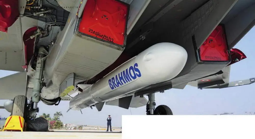 Габаритновесовой макет авиационной ракеты BRAHMOSA на подвеске истребителя - фото 107