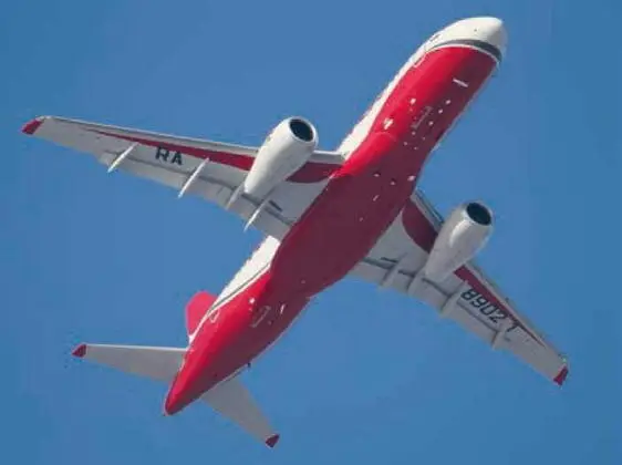 Ред Вингс уверенно наращивает интенсивность эксплуатации SSJ100 уже обойдя - фото 121